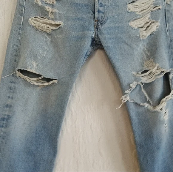 Levi Strauss Ripped Straight Leg Jeans Light Wash Denim Distressed Grunge Punk - Picture 3 of 12